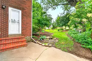 1045 Highland Ave, Harmony Township, PA 15003 - Photo 17