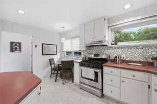 2604 Milford Dr, Bethel Park, PA 15102 - Photo 11