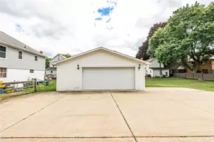 225 E Pine St, Grove City Boro, PA 16127 - Photo 5