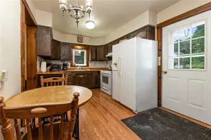 225 E Pine St, Grove City Boro, PA 16127 - Photo 23