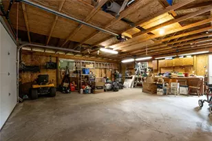 225 E Pine St, Grove City Boro, PA 16127 - Photo 37