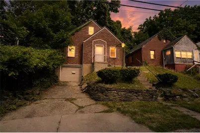 2137 Village Dr, Pittsburgh, PA 15221 - Photo 3