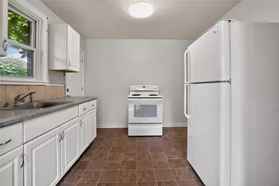 2137 Village Dr, Pittsburgh, PA 15221 - Photo 15
