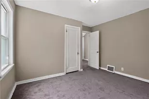 2137 Village Dr, Pittsburgh, PA 15221 - Photo 25