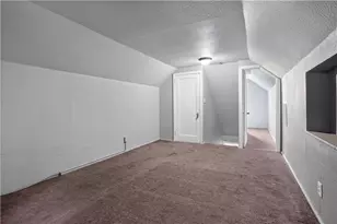 2137 Village Dr, Pittsburgh, PA 15221 - Photo 31