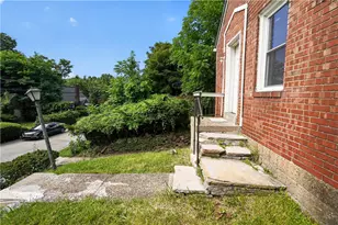 2137 Village Dr, Pittsburgh, PA 15221 - Photo 5