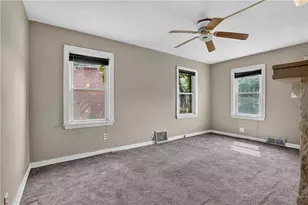 2137 Village Dr, Pittsburgh, PA 15221 - Photo 9