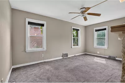 2137 Village Dr, Pittsburgh, PA 15221 - Photo 9