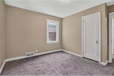 2137 Village Dr, Pittsburgh, PA 15221 - Photo 19