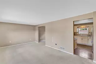 668 Edward Dr, Carnegie, PA 15106 - Photo 7