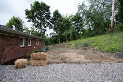 1165 Kings Ln, Coraopolis, PA 15108 - Photo 3