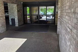 2120 Greentree Rd, Scott Township, PA 15220 - Photo 3