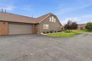 6380 Jefferson Pointe Cir, Jefferson Hills, PA 15025 - Photo 3