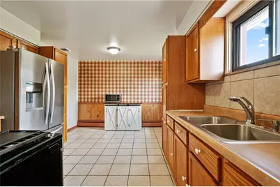 211 E South St, Carmichaels-Cumberland, PA 15320 - Photo 17