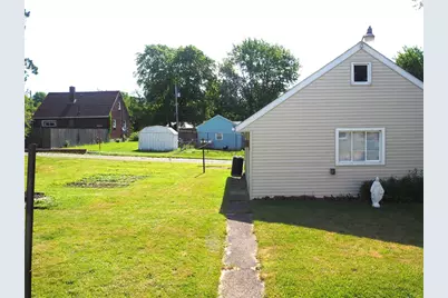 309 Beechwood Ave, Farrell, PA 16121 - Photo 15