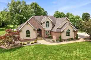 982 Lexington Dr, Hermitage, PA 16148 - Photo 3