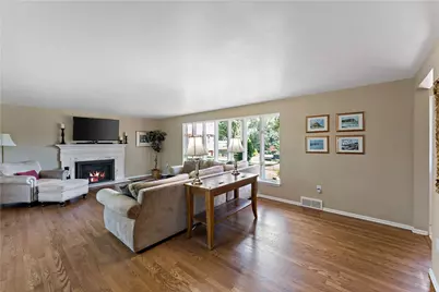 5892 Lorene Dr, Bethel Park, PA 15102 - Photo 3