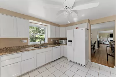 5892 Lorene Dr, Bethel Park, PA 15102 - Photo 9
