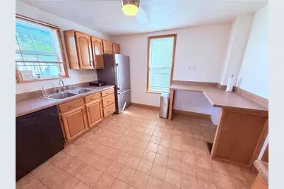 2067 Broadway Ave, Hempfield Township, PA 15601 - Photo 5