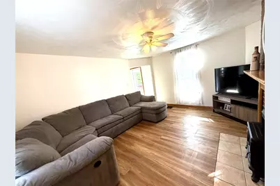 2067 Broadway Ave, Hempfield Township, PA 15601 - Photo 5