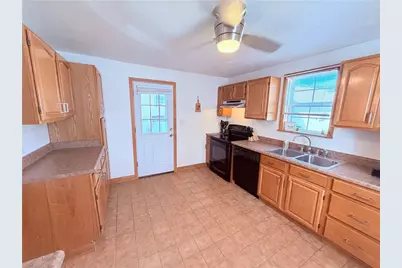 2067 Broadway Ave, Hempfield Township, PA 15601 - Photo 7