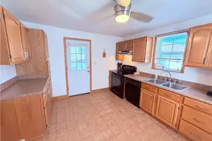 2067 Broadway Ave, Hempfield Township, PA 15601 - Photo 7