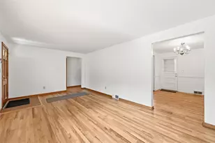 9117 Plateau Dr, Pittsburgh, PA 15237 - Photo 7
