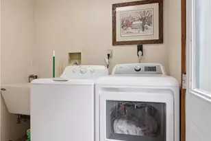 2414 Wedgewood Dr, Pittsburgh, PA 15090 - Photo 15