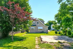 2007 Delaware Ave, New Castle, PA 16105 - Photo 3