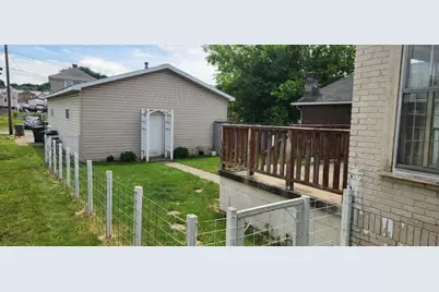 386 Pittsburgh Circle, Ellwood City, PA 16117 - Photo 5