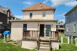 386 Pittsburgh Cir, Ellwood City, PA 16117 - Photo 3