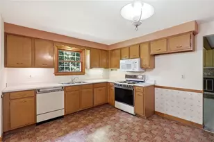 2529 Matterhorn Dr, Pittsburgh, PA 15090 - Photo 9