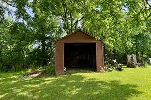 268 Holyoke Rd, Center Township, PA 16001 - Photo 41