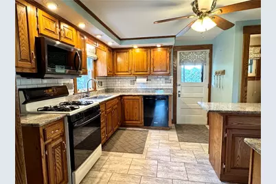 268 Holyoke Road, Center Township, PA 16001 - Photo 5