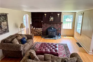 268 Holyoke Rd, Center Township, PA 16001 - Photo 9