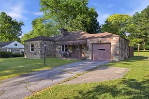 915 N Keel Ridge Rd, Hermitage, PA 16148 - Photo 1