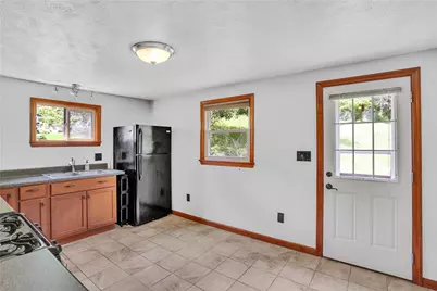 2404 Marble Ln, Pittsburgh, PA 15143 - Photo 9