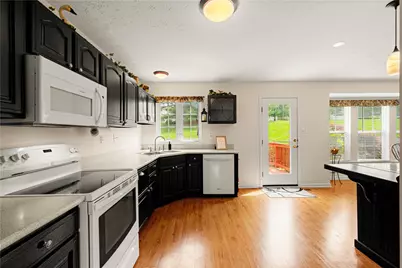 6305 Oyster Bay Ct, Bridgeville, PA 15017 - Photo 13