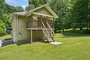 1351-1353 Mt Pleasant Rd, Hempfield Township, PA 15601 - Photo 3