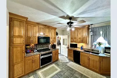 303 E Meyer Avenue, New Castle, PA 16105 - Photo 23