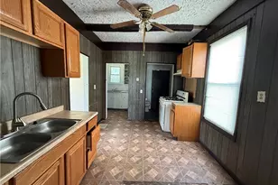 818 S Oakland Ave, Sharon, PA 16146 - Photo 3