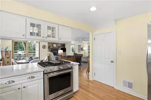 328 Canterbury Dr, Pittsburgh, PA 15238 - Photo 9