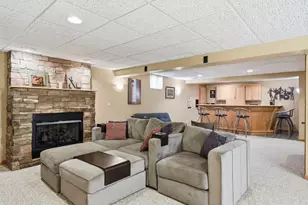 2360 W Gate Dr, Pittsburgh, PA 15237 - Photo 37