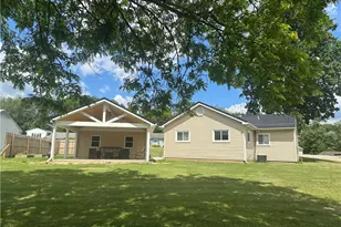 112 Rolling Hills Dr, Center Township, PA 15061 - Photo 11