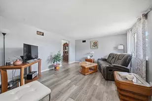 553 Indus St, Pittsburgh, PA 15207 - Photo 5