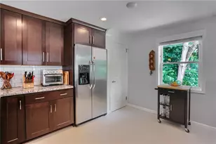 141 E Wedgewood Dr, Ross Twp, PA 15229 - Photo 13