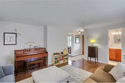 141 E Wedgewood Dr, Ross Twp, PA 15229 - Photo 5