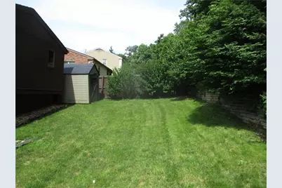 106 Larchwood Dr, Wilkins Township, PA 15145 - Photo 3