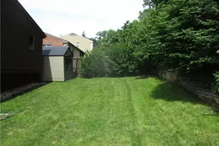 106 Larchwood Dr, Wilkins Township, PA 15145 - Photo 3