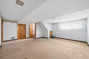 511 Newport Dr, Hempfield Township, PA 15601 - Photo 25